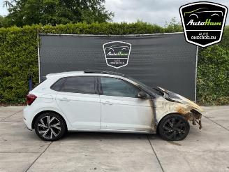 Vrakbiler auto Volkswagen Polo Polo VI (AW1), Hatchback 5-drs, 2017 1.0 TSI 12V 2024/8