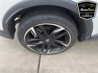 Toyota C-HR C-HR (X1,X5), SUV, 2016 2.0 16V Hybrid picture 3