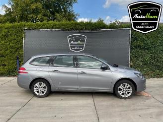 Voiture accidenté Peugeot 308 308 SW (L4/L9/LC/LJ/LR), Combi 5-drs, 2014 / 2021 1.2 12V e-THP PureTech 130 2015/3