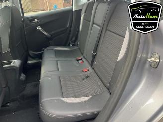 Peugeot 2008 2008 (CU), MPV, 2013 / 2019 1.2 12V e-THP PureTech 110 picture 11