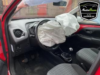 Peugeot 108 108, Hatchback, 2014 1.0 12V VVT-i picture 13