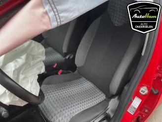 Peugeot 108 108, Hatchback, 2014 1.0 12V VVT-i picture 15