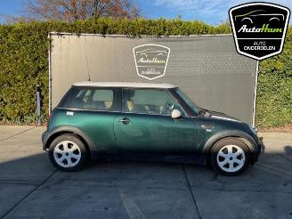 Coche siniestrado Mini Mini Mini One/Cooper (R50), Hatchback, 2001 / 2007 1.6 16V Cooper 2002/11