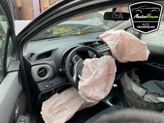 Toyota Yaris Yaris III (P13), Hatchback, 2010 / 2020 1.0 12V VVT-i picture 12