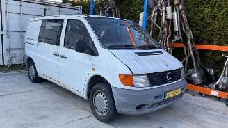 Vaurioauto  passenger cars Mercedes Vito 2.3 108D Bus  Diesel 2.299cc 58kW (79pk) FWD 1996-02/1999-01 (638.164) OM601942 1997/7