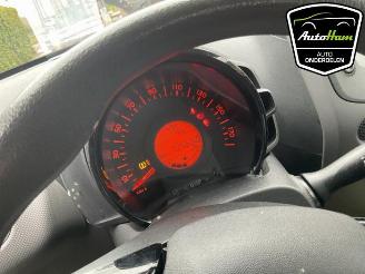 Peugeot 108 108, Hatchback, 2014 1.0 12V VVT-i picture 23