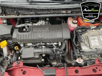 Toyota Yaris Yaris III (P13), Hatchback, 2010 / 2020 1.5 16V Hybrid picture 14