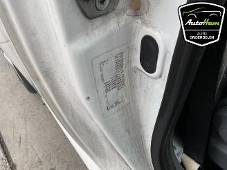 Peugeot 107 107, Hatchback, 2005 / 2014 1.0 12V picture 9