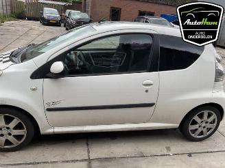 Peugeot 107 107, Hatchback, 2005 / 2014 1.0 12V picture 5
