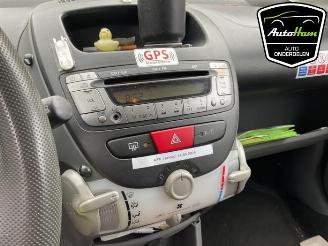 Peugeot 107 107, Hatchback, 2005 / 2014 1.0 12V picture 14