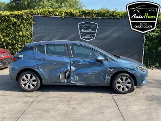 Coche siniestrado Opel Astra Astra K, Hatchback 5-drs, 2015 / 2022 1.0 Turbo 12V 2015/12