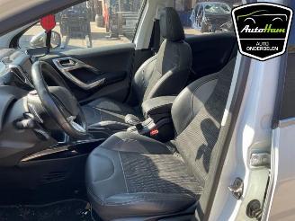 Peugeot 2008 2008 (CU), MPV, 2013 / 2019 1.2 Vti 12V PureTech 82 picture 23