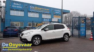 Salvage car Peugeot 2008 2008 (CU), MPV, 2013 / 2019 1.2 Vti 12V PureTech 82 2015/4