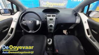 Toyota Yaris Yaris II (P9), Hatchback, 2005 / 2014 1.3 16V VVT-i picture 2