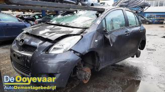 Salvage car Toyota Yaris Yaris II (P9), Hatchback, 2005 / 2014 1.33 16V Dual VVT-I 2009/3