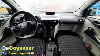 Toyota iQ iQ, Hatchback 3-drs, 2009 / 2015 1.0 12V VVT-i picture 2