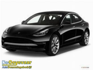Salvage car Tesla Model 3 Model 3, Sedan, 2017 EV AWD 2019/9