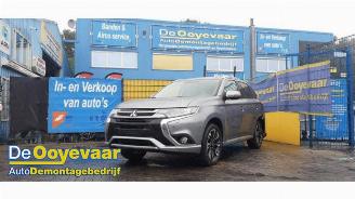 Mitsubishi Outlander Outlander (GF/GG), SUV, 2012 2.0 16V PHEV 4x4 picture 5