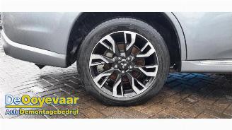Mitsubishi Outlander Outlander (GF/GG), SUV, 2012 2.0 16V PHEV 4x4 picture 4