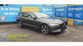 Salvage car Volvo V-60 V60 II (ZW), Combi, 2018 2.0 B3 16V Mild Hybrid 2021/1