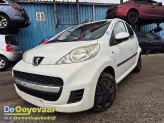 Salvage car Peugeot 107 107, Hatchback, 2005 / 2014 1.0 12V 2011/4