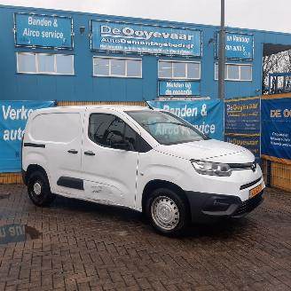 damaged passenger cars Toyota ProAce PROACE CITY 1.5 D-4D Live 2023/8