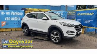 Salvage car Hyundai Tucson Tucson (TL), SUV, 2015 1.6 T-GDi 16V 2WD 2016/1