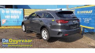 Salvage car Kia Cee d Ceed Sportswagon (CDF), Combi 5-drs, 2018 1.5 T-GDI 16V 2024/12