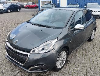 Vaurioauto  passenger cars Peugeot 208 Peugeot 208 BlueHDi 100 Style 2017/5
