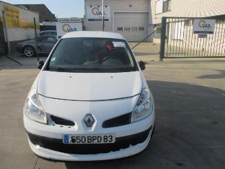 uszkodzony samochody osobowe Renault Clio  2008/2