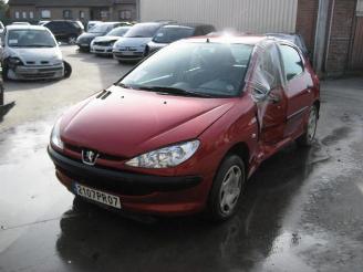 Voiture accidenté Peugeot 206  2003/4