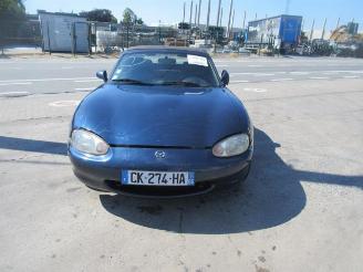 uszkodzony samochody osobowe Mazda MX-5 MIATA 2000/4