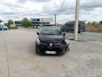 Damaged car Renault Clio  2016/9