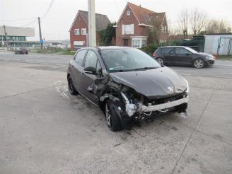 Peugeot 208  picture 3