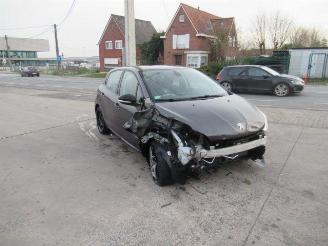 Peugeot 208  picture 3