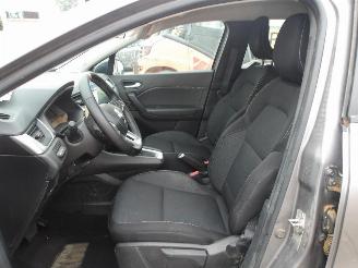 Renault Captur E-TECH picture 12