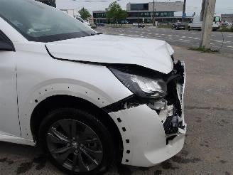 Peugeot 208  picture 12