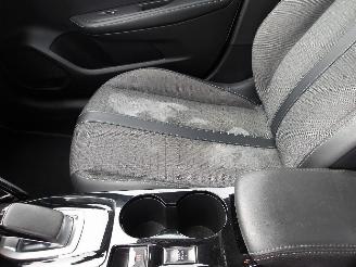 Peugeot 208  picture 19