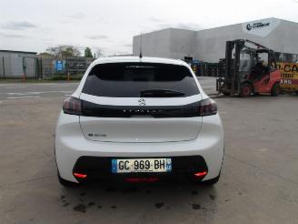 Peugeot 208  picture 6