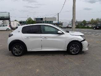 Peugeot 208  picture 4