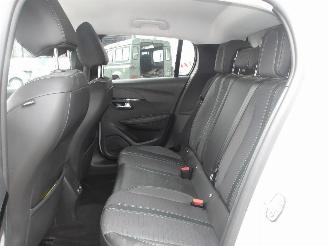 Peugeot 208  picture 21