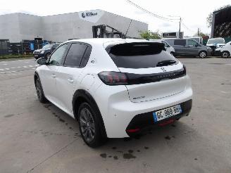 Peugeot 208  picture 7
