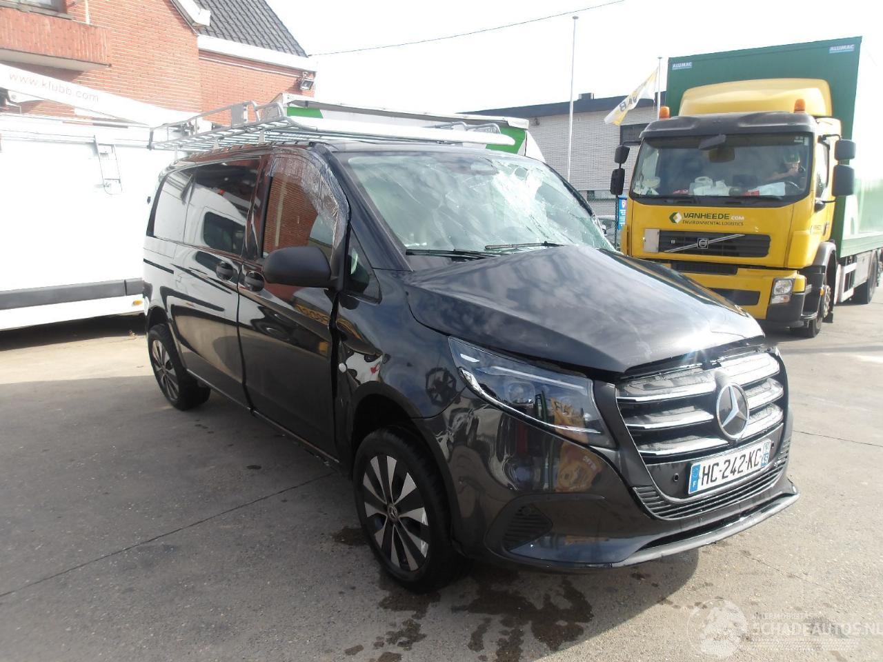 Mercedes Vito 114