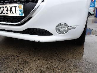Peugeot 208 STYLE picture 12