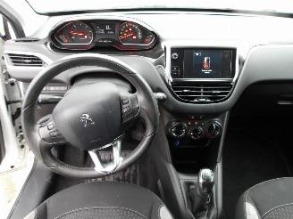 Peugeot 208 STYLE picture 22