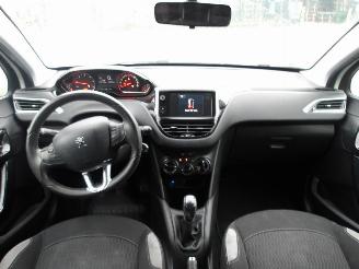 Peugeot 208 STYLE picture 2