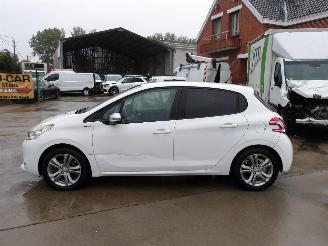 Peugeot 208 STYLE picture 9