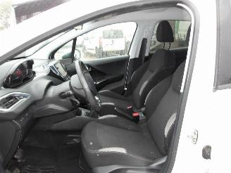 Peugeot 208 STYLE picture 21