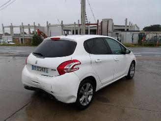 Peugeot 208 STYLE picture 6