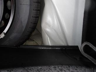 Peugeot 208 STYLE picture 17